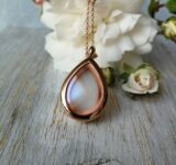 Komplett mit Muttermilch gefüllt